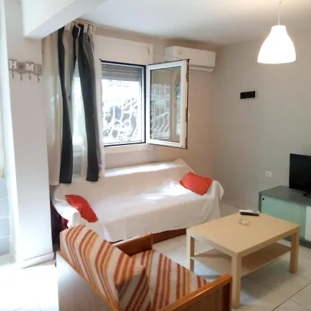 Savvas Mini Apartman *